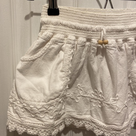 Peruvian Fabrics Crochet Detailed White Beach Skort - Picture 2 of 14